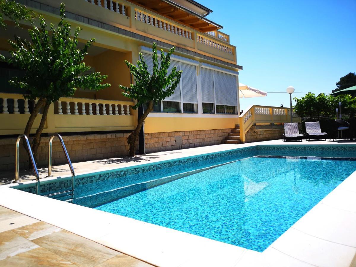 Apartments With A Swimming Pool Banjol, Rab - 11382 Exterior foto