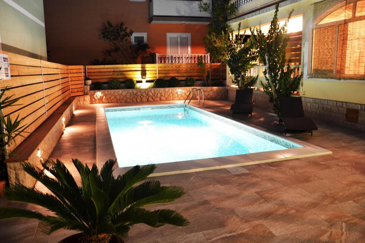 Apartments With A Swimming Pool Banjol, Rab - 11382 Exterior foto